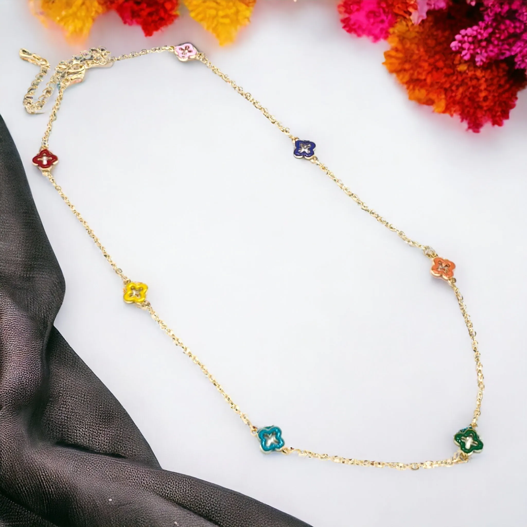16" Gold Epoxy Hollow Clover Necklace
