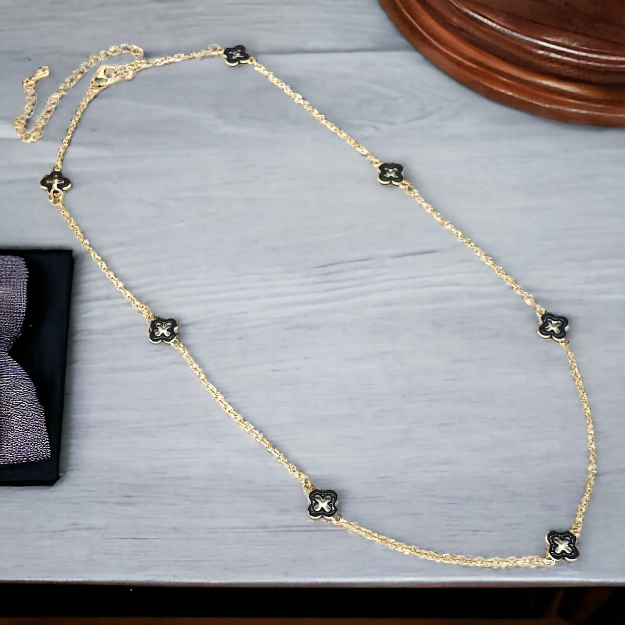 16" Gold Epoxy Hollow Clover Necklace