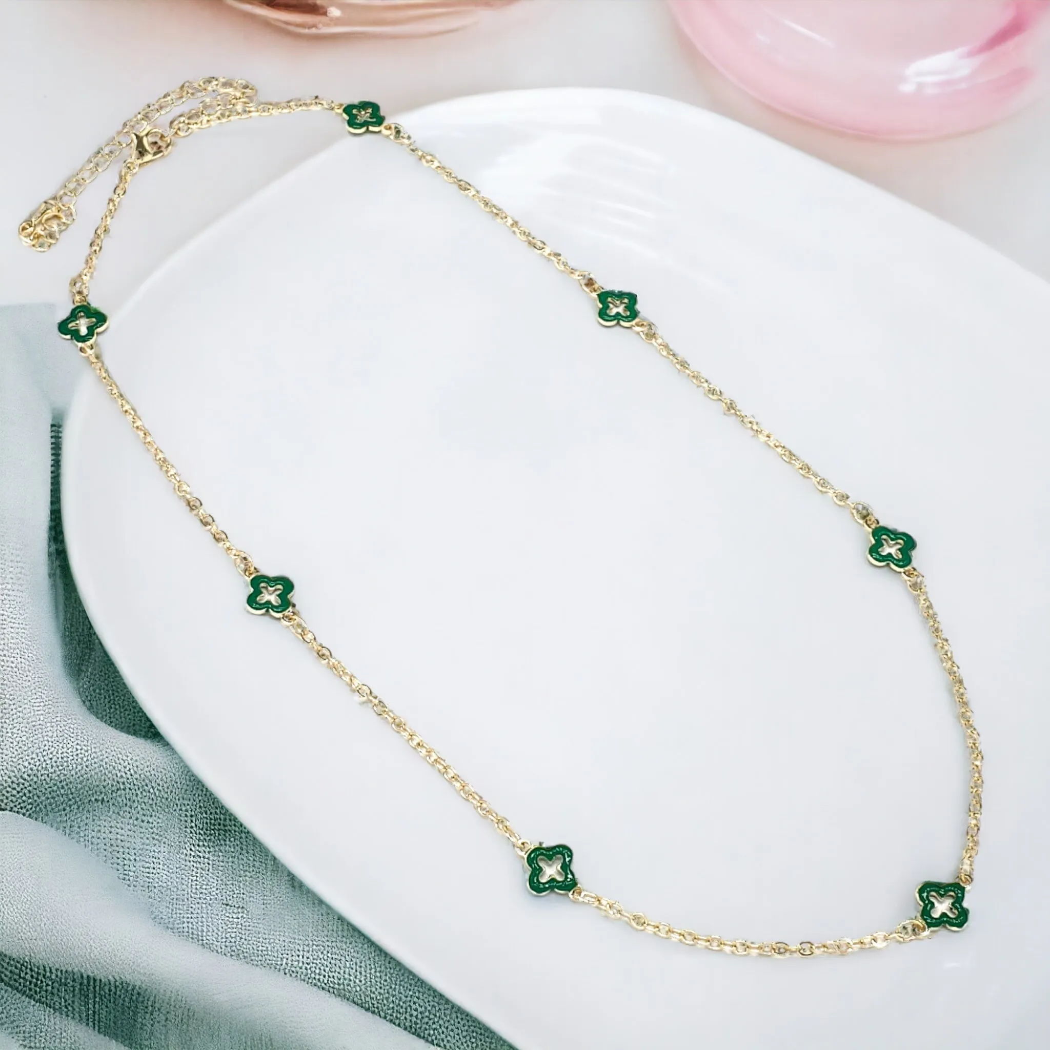 16" Gold Epoxy Hollow Clover Necklace