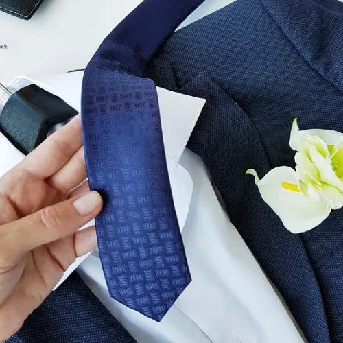 Classy Men Skinny Dark Blue Tie