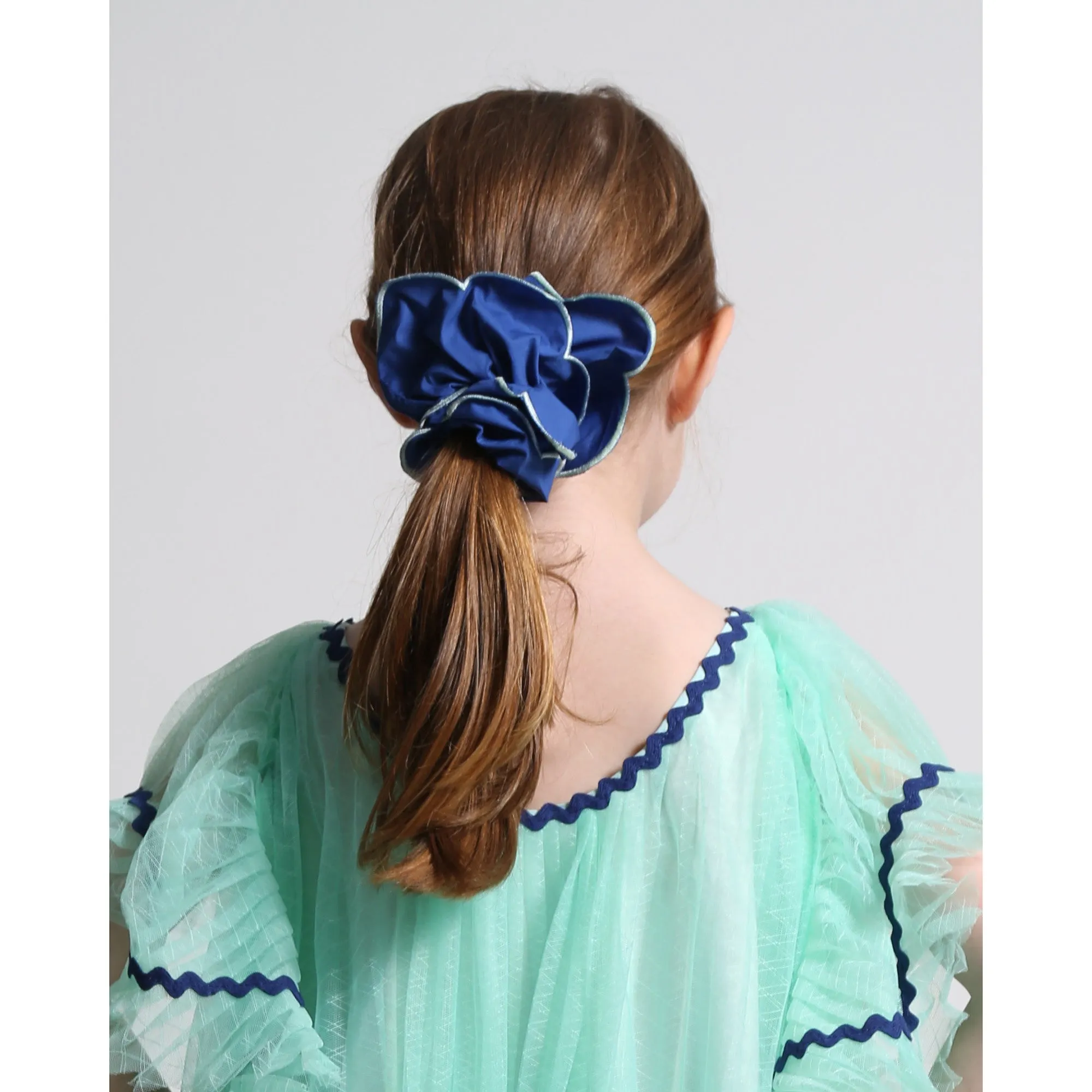 LAUREL SCALLOPED SCRUNCHIE